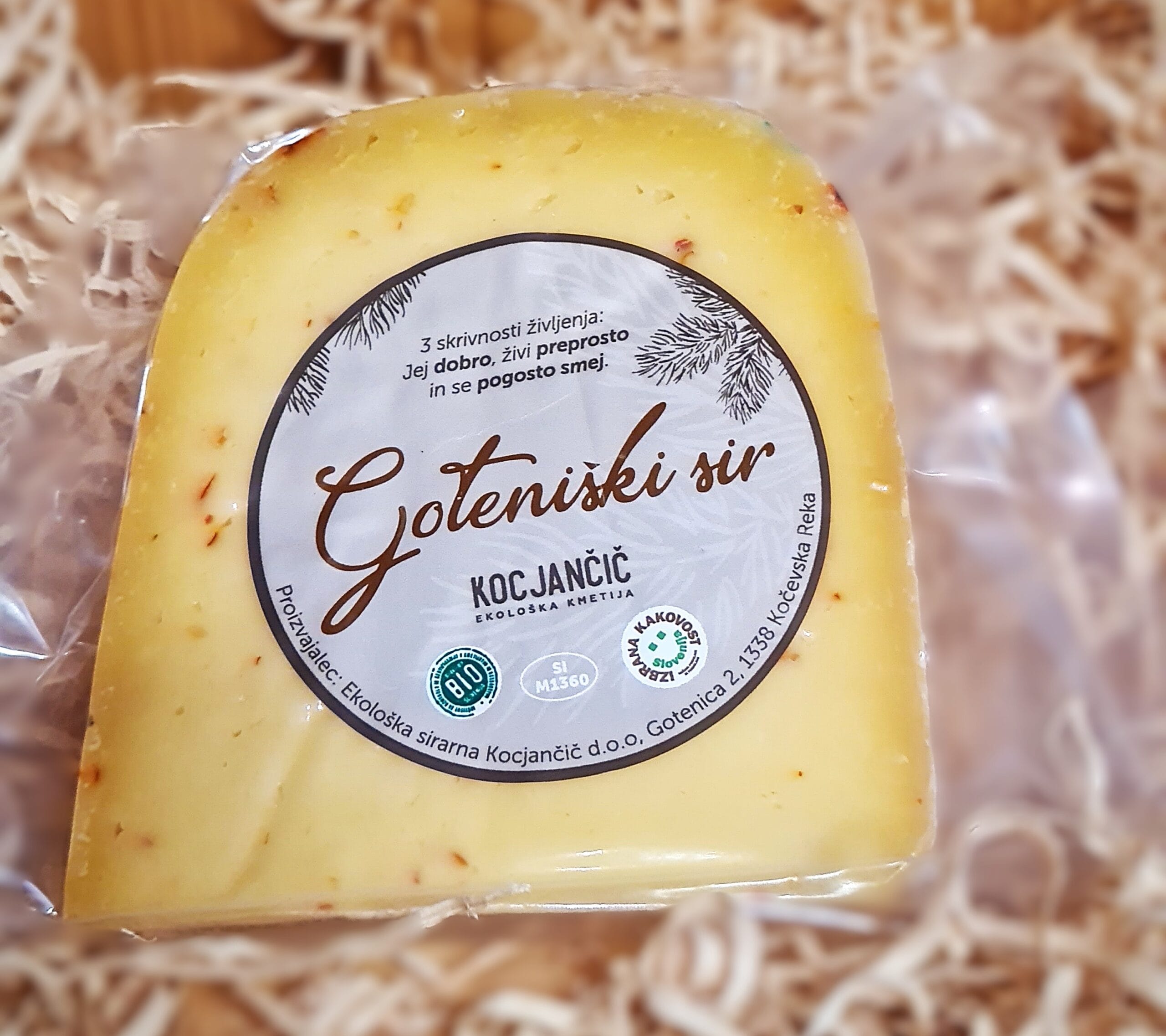 Ekološki kravji goteniški sir s čilijem 250 g
